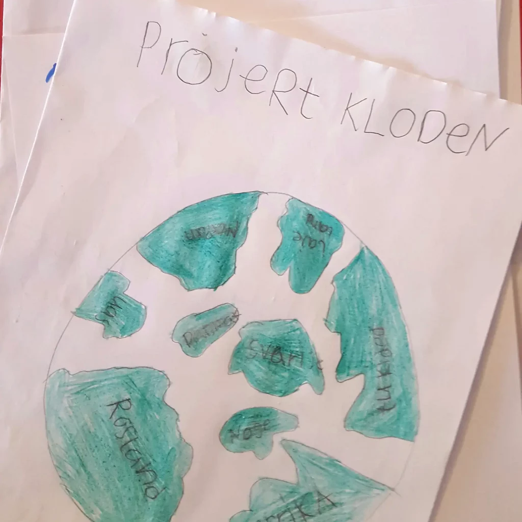 PBL - Konzept des Schulprojektes auf Papier skizziert, von Schüler oder Schülerin